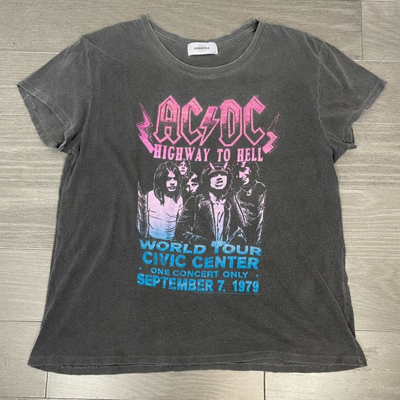 SOULCYCLE ACDC Short Sleeve Concert T-Shirt Graphic Band Tee Vintage Inspired M - Picture 9 of 10
